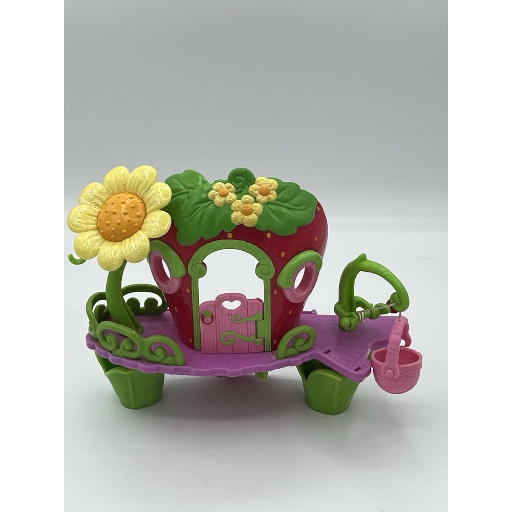 2009 Strawberry Shortcake Berry Bitty Clubhouse Playset Toy , 3 Pieces Set